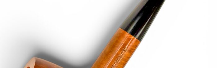 Chacom Renaissance Smooth Pipe with Leather Pouch